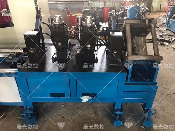 簡述角鋼沖孔機的操作事項 簡述角鋼沖孔機的操作事項