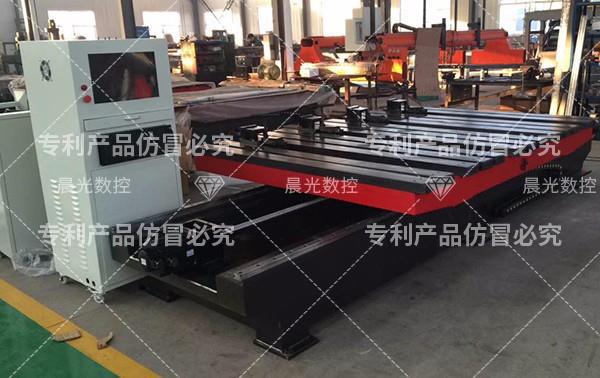 操作沖床自動(dòng)沖料機(jī)時(shí)應(yīng)該注意什么?  操作沖床自動(dòng)沖料機(jī)時(shí)應(yīng)該注意什么?